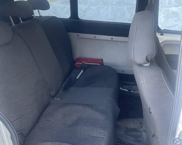 Белый Рено Кенгу, объемом двигателя 1.46 л и пробегом 479 тыс. км за 3300 $, фото 4 на Automoto.ua