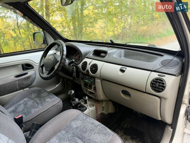 Білий Рено Кєнгу, об'ємом двигуна 1.46 л та пробігом 300 тис. км за 2250 $, фото 6 на Automoto.ua
