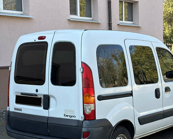 Белый Рено Кенгу, объемом двигателя 1.39 л и пробегом 299 тыс. км за 3500 $, фото 4 на Automoto.ua