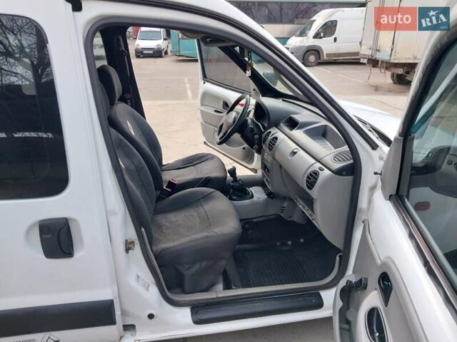 Белый Рено Кенгу, объемом двигателя 1.46 л и пробегом 218 тыс. км за 4000 $, фото 16 на Automoto.ua