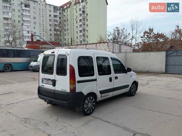 Белый Рено Кенгу, объемом двигателя 1.46 л и пробегом 218 тыс. км за 4000 $, фото 8 на Automoto.ua