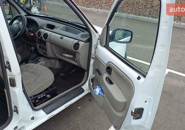 Белый Рено Кенгу, объемом двигателя 1.5 л и пробегом 256 тыс. км за 3900 $, фото 4 на Automoto.ua