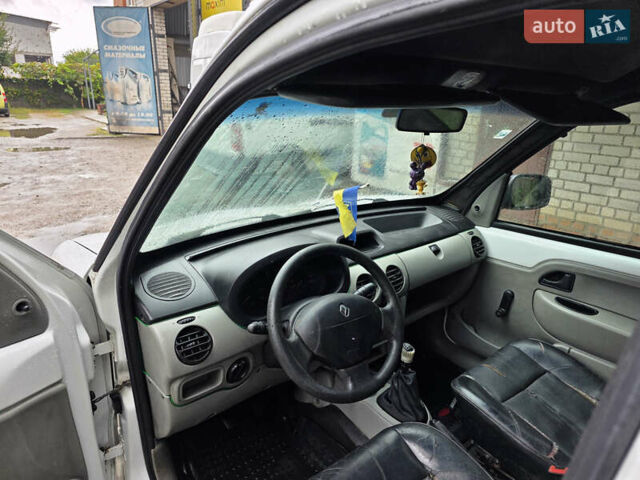 Белый Рено Кенгу, объемом двигателя 1.46 л и пробегом 250 тыс. км за 3500 $, фото 2 на Automoto.ua