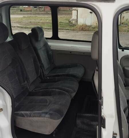 Белый Рено Кенгу, объемом двигателя 1.46 л и пробегом 185 тыс. км за 4000 $, фото 5 на Automoto.ua