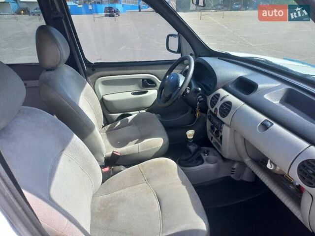 Белый Рено Кенгу, объемом двигателя 1.46 л и пробегом 328 тыс. км за 3600 $, фото 5 на Automoto.ua