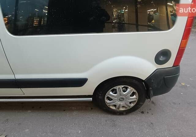 Белый Рено Кенгу, объемом двигателя 1.5 л и пробегом 263 тыс. км за 4200 $, фото 7 на Automoto.ua