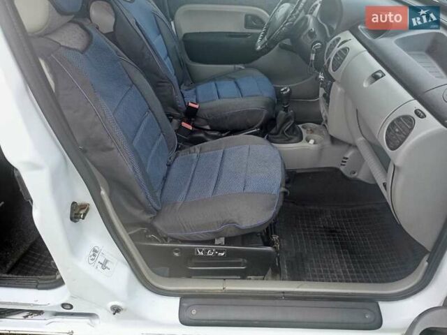 Белый Рено Кенгу, объемом двигателя 1.46 л и пробегом 245 тыс. км за 3700 $, фото 14 на Automoto.ua