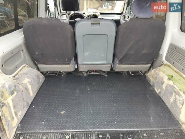 Белый Рено Кенгу, объемом двигателя 1.2 л и пробегом 390 тыс. км за 2500 $, фото 4 на Automoto.ua