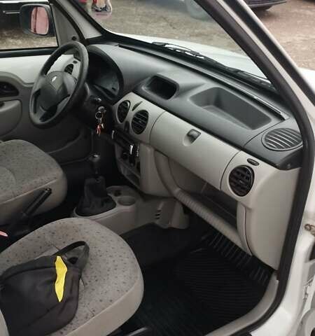 Белый Рено Кенгу, объемом двигателя 1.46 л и пробегом 185 тыс. км за 4000 $, фото 6 на Automoto.ua