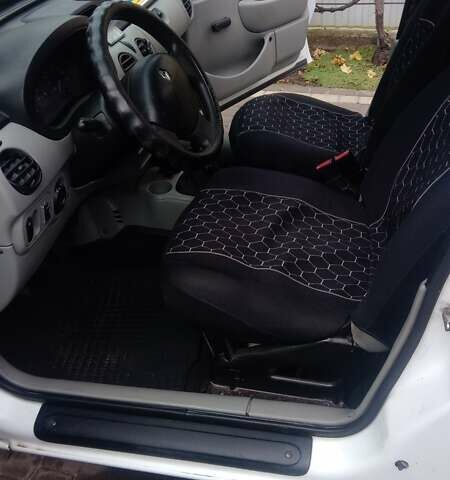 Белый Рено Кенгу, объемом двигателя 1.46 л и пробегом 289 тыс. км за 3500 $, фото 3 на Automoto.ua