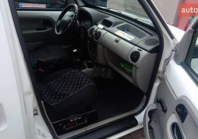 Белый Рено Кенгу, объемом двигателя 1.46 л и пробегом 289 тыс. км за 3500 $, фото 4 на Automoto.ua