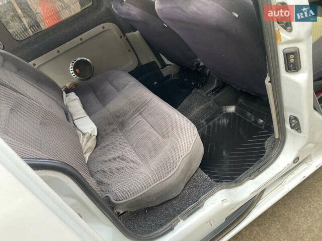 Рено Кєнгу 2005 у Олевске на Automoto.ua Білий Рено Кєнгу, об'ємом двигуна 1.5 л та пробігом 304 тис. км за 3300 $, фото 13 на Automoto.ua