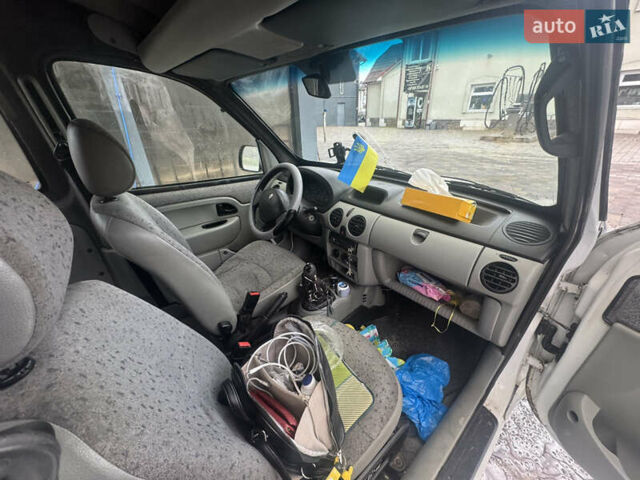 Белый Рено Кенгу, объемом двигателя 1.5 л и пробегом 50 тыс. км за 2700 $, фото 9 на Automoto.ua