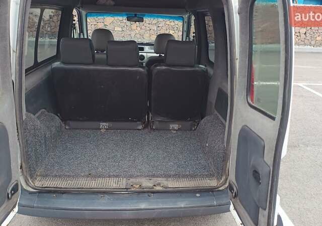 Белый Рено Кенгу, объемом двигателя 1.5 л и пробегом 256 тыс. км за 3900 $, фото 1 на Automoto.ua