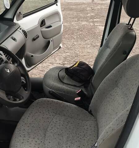 Белый Рено Кенгу, объемом двигателя 1.46 л и пробегом 185 тыс. км за 4000 $, фото 4 на Automoto.ua