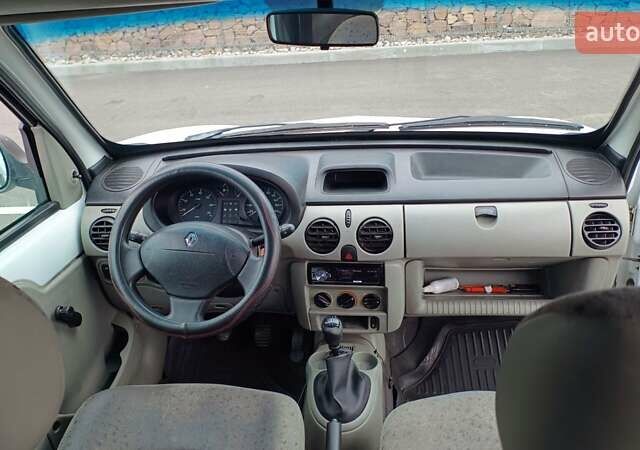 Белый Рено Кенгу, объемом двигателя 1.5 л и пробегом 256 тыс. км за 3900 $, фото 3 на Automoto.ua