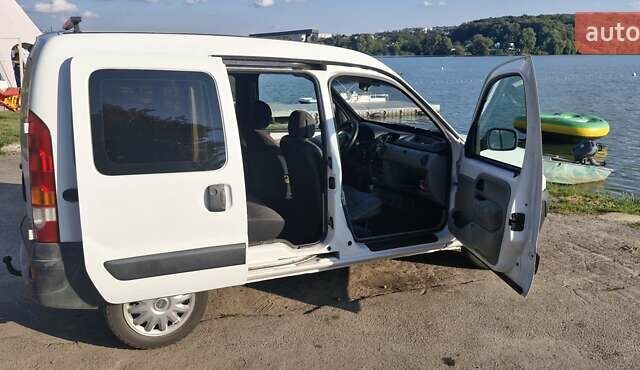 Белый Рено Кенгу, объемом двигателя 1.5 л и пробегом 259 тыс. км за 3250 $, фото 4 на Automoto.ua