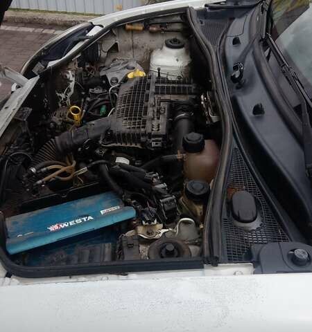 Белый Рено Кенгу, объемом двигателя 1.46 л и пробегом 289 тыс. км за 3500 $, фото 1 на Automoto.ua