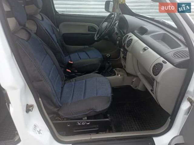Белый Рено Кенгу, объемом двигателя 1.46 л и пробегом 245 тыс. км за 3700 $, фото 10 на Automoto.ua
