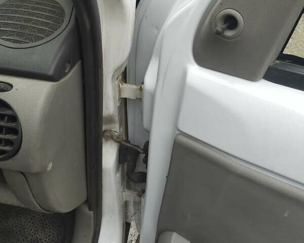 Белый Рено Кенгу, объемом двигателя 1.46 л и пробегом 350 тыс. км за 2800 $, фото 15 на Automoto.ua