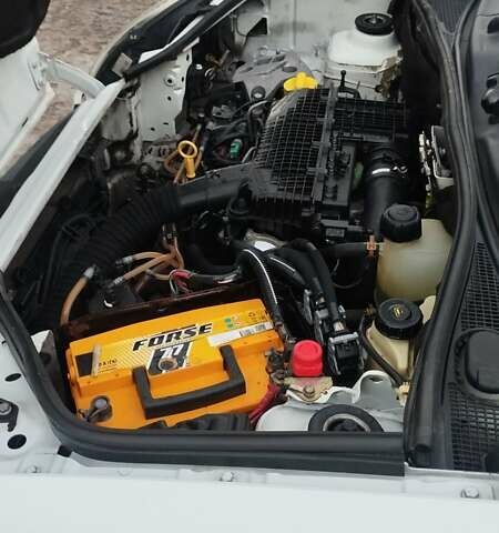 Белый Рено Кенгу, объемом двигателя 1.46 л и пробегом 185 тыс. км за 4000 $, фото 3 на Automoto.ua