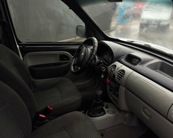 Белый Рено Кенгу, объемом двигателя 1.9 л и пробегом 277 тыс. км за 4500 $, фото 7 на Automoto.ua