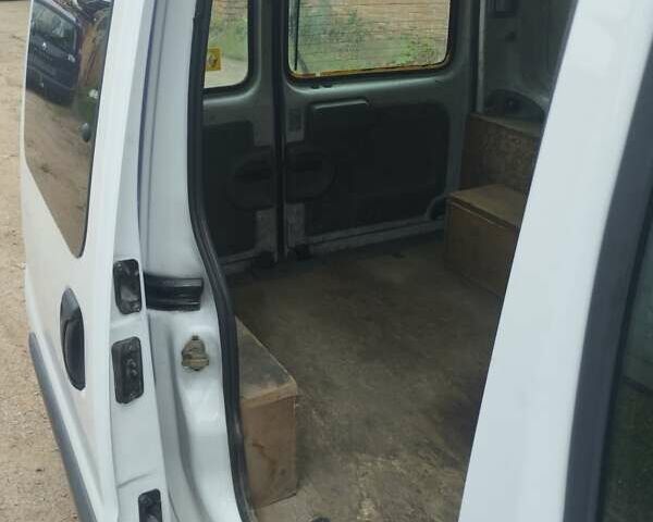 Белый Рено Кенгу, объемом двигателя 1.46 л и пробегом 350 тыс. км за 2800 $, фото 2 на Automoto.ua
