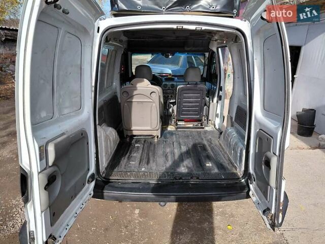 Белый Рено Кенгу, объемом двигателя 1.4 л и пробегом 387 тыс. км за 2900 $, фото 4 на Automoto.ua