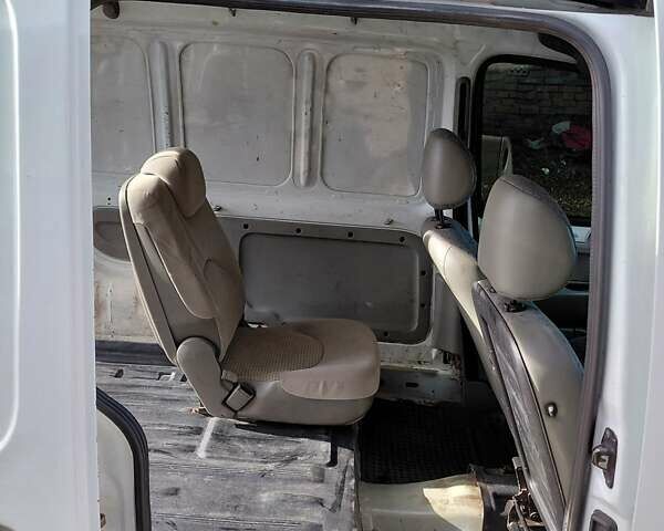 Белый Рено Кенгу, объемом двигателя 1.4 л и пробегом 387 тыс. км за 2900 $, фото 2 на Automoto.ua