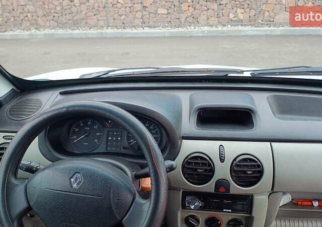 Белый Рено Кенгу, объемом двигателя 1.5 л и пробегом 256 тыс. км за 3900 $, фото 8 на Automoto.ua
