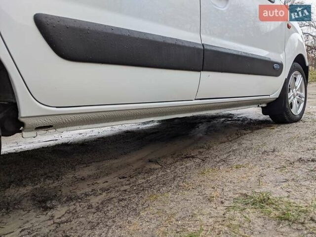 Белый Рено Кенгу, объемом двигателя 1.5 л и пробегом 210 тыс. км за 5199 $, фото 16 на Automoto.ua