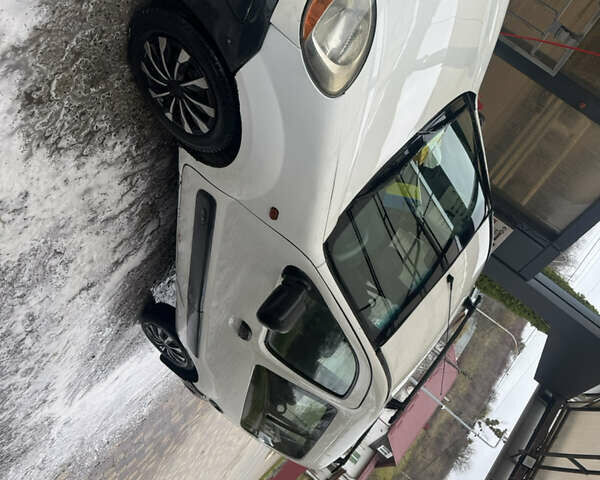 Белый Рено Кенгу, объемом двигателя 1.5 л и пробегом 50 тыс. км за 2700 $, фото 5 на Automoto.ua