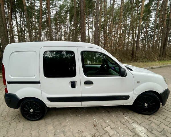 Белый Рено Кенгу, объемом двигателя 1.46 л и пробегом 250 тыс. км за 3350 $, фото 3 на Automoto.ua