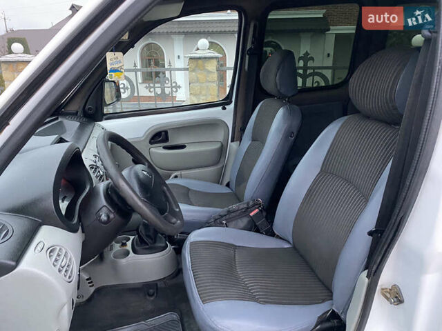 Білий Рено Кєнгу, об'ємом двигуна 1.5 л та пробігом 282 тис. км за 3299 $, фото 14 на Automoto.ua