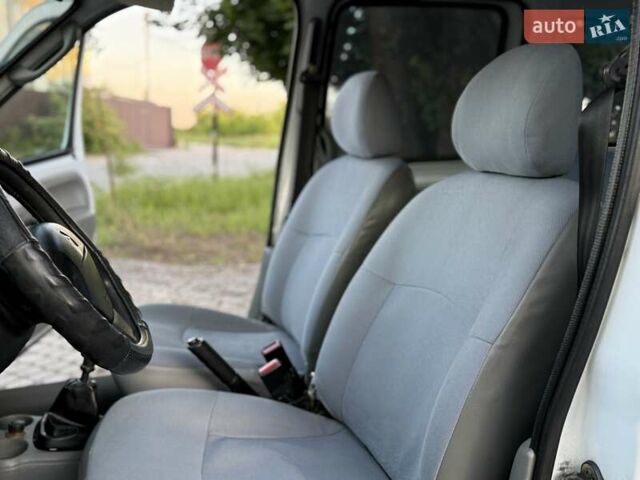 Белый Рено Кенгу, объемом двигателя 1.4 л и пробегом 264 тыс. км за 2999 $, фото 44 на Automoto.ua