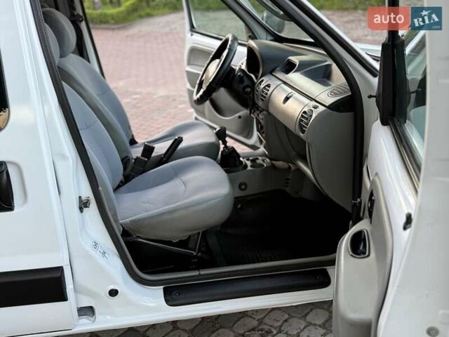 Белый Рено Кенгу, объемом двигателя 1.4 л и пробегом 264 тыс. км за 2999 $, фото 53 на Automoto.ua
