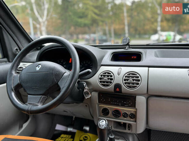 Белый Рено Кенгу, объемом двигателя 1.46 л и пробегом 240 тыс. км за 2800 $, фото 15 на Automoto.ua