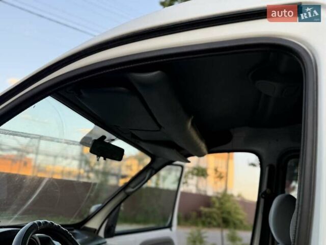 Белый Рено Кенгу, объемом двигателя 1.4 л и пробегом 264 тыс. км за 2999 $, фото 45 на Automoto.ua