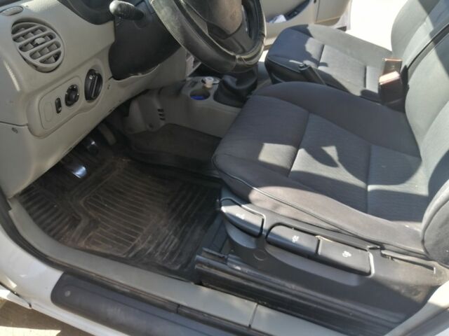 Рено Кєнгу 2006 у Кам'янське (Дніпродзержинськ) на Automoto.ua Білий Рено Кєнгу, об'ємом двигуна 1.5 л та пробігом 348 тис. км за 4200 $, фото 8 на Automoto.ua