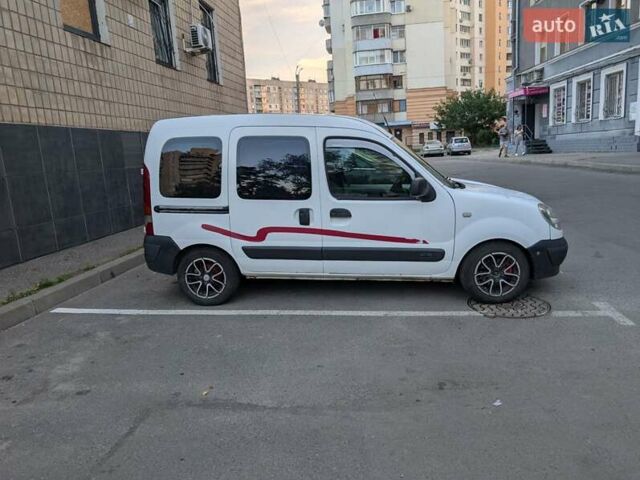 Белый Рено Кенгу, объемом двигателя 1.5 л и пробегом 348 тыс. км за 3000 $, фото 5 на Automoto.ua