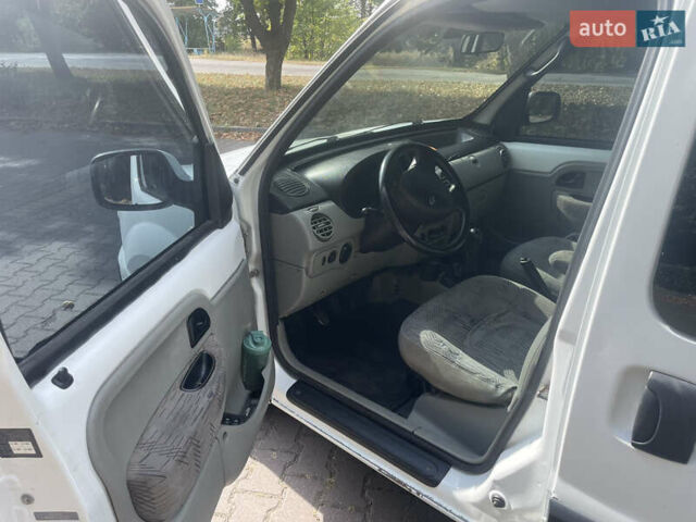 Белый Рено Кенгу, объемом двигателя 1.46 л и пробегом 260 тыс. км за 4199 $, фото 8 на Automoto.ua