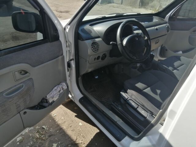 Рено Кєнгу 2006 у Кам'янське (Дніпродзержинськ) на Automoto.ua Білий Рено Кєнгу, об'ємом двигуна 1.5 л та пробігом 348 тис. км за 4200 $, фото 11 на Automoto.ua