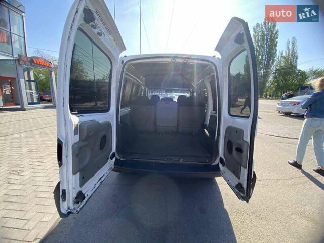 Белый Рено Кенгу, объемом двигателя 1.46 л и пробегом 417 тыс. км за 3500 $, фото 21 на Automoto.ua