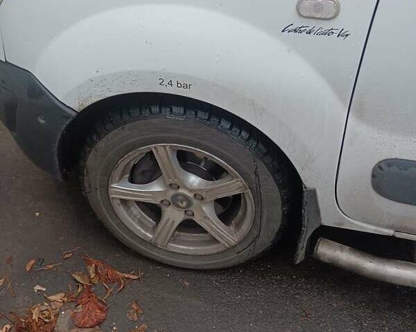 Белый Рено Кенгу, объемом двигателя 1.5 л и пробегом 323 тыс. км за 5200 $, фото 6 на Automoto.ua