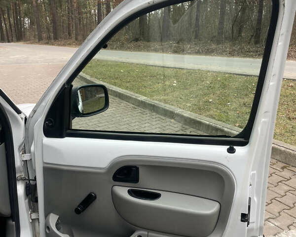 Белый Рено Кенгу, объемом двигателя 1.46 л и пробегом 250 тыс. км за 3350 $, фото 8 на Automoto.ua