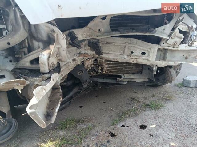 Белый Рено Кенгу, объемом двигателя 1.39 л и пробегом 300 тыс. км за 1100 $, фото 3 на Automoto.ua