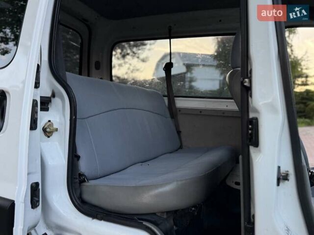 Белый Рено Кенгу, объемом двигателя 1.4 л и пробегом 264 тыс. км за 2999 $, фото 63 на Automoto.ua