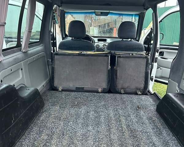 Белый Рено Кенгу, объемом двигателя 1.5 л и пробегом 350 тыс. км за 4200 $, фото 19 на Automoto.ua