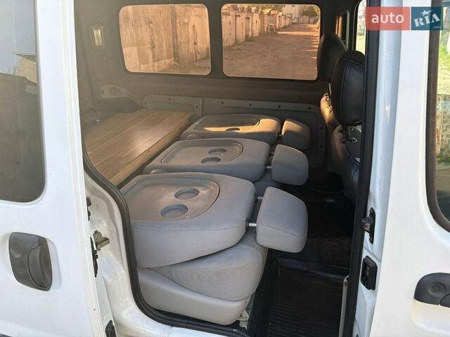 Белый Рено Кенгу, объемом двигателя 1.46 л и пробегом 215 тыс. км за 3000 $, фото 7 на Automoto.ua
