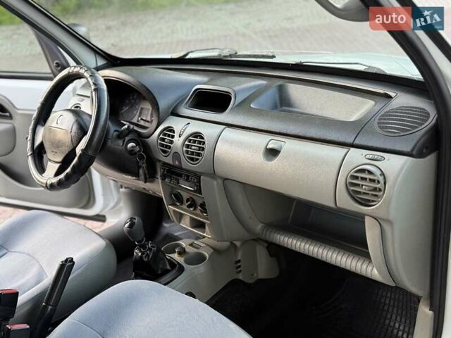 Белый Рено Кенгу, объемом двигателя 1.4 л и пробегом 264 тыс. км за 2999 $, фото 48 на Automoto.ua